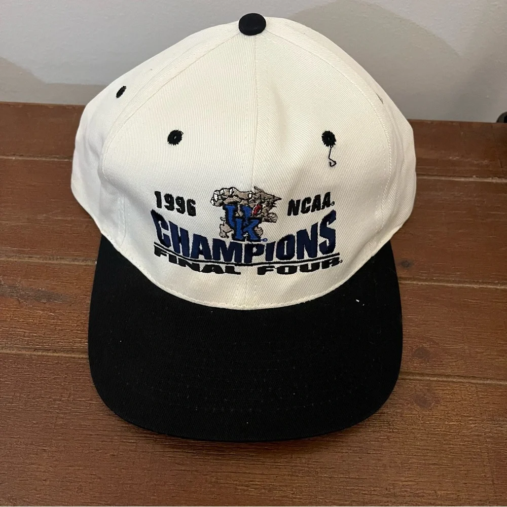 Vintage 1996 NCAA Kentucky Wildcats Champions SnapBack Hat Great Condition